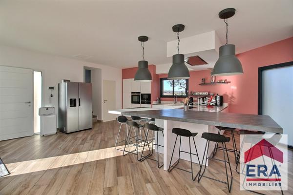 Maison Bourg Saint Andéol - 8 pièces - 210m²