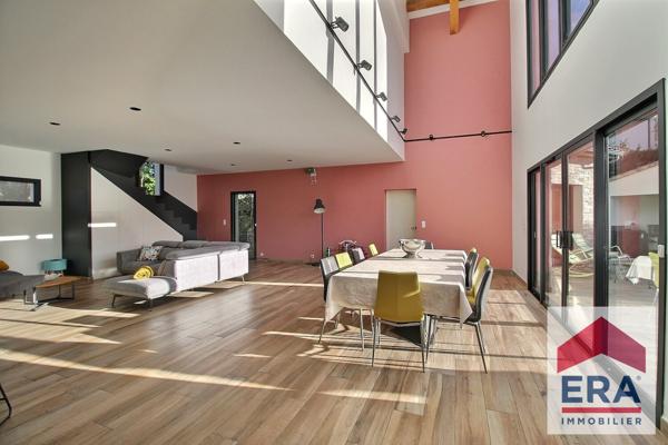 Maison Bourg Saint Andéol - 8 pièces - 210m²