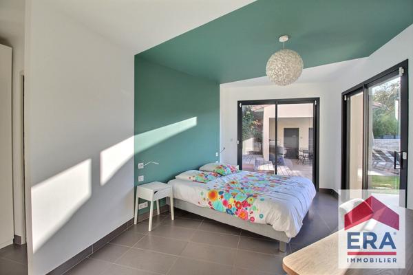 Maison Bourg Saint Andéol - 8 pièces - 210m²