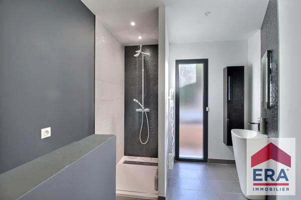 Maison Bourg Saint Andéol - 8 pièces - 210m²