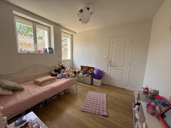 Maison  5 pièce(s)  2 chambre(s)  94 m²