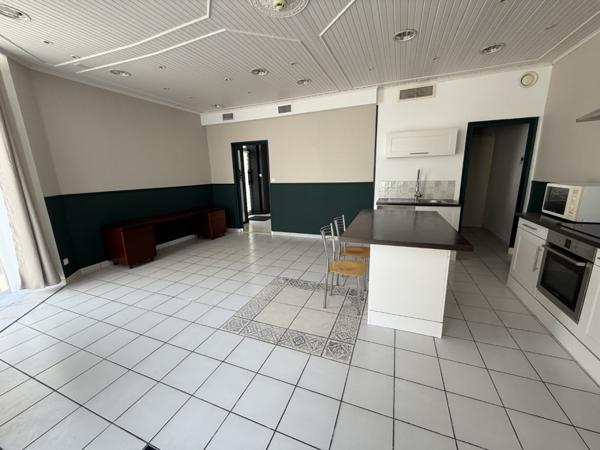 Maison  5 pièce(s)  2 chambre(s)  94 m²