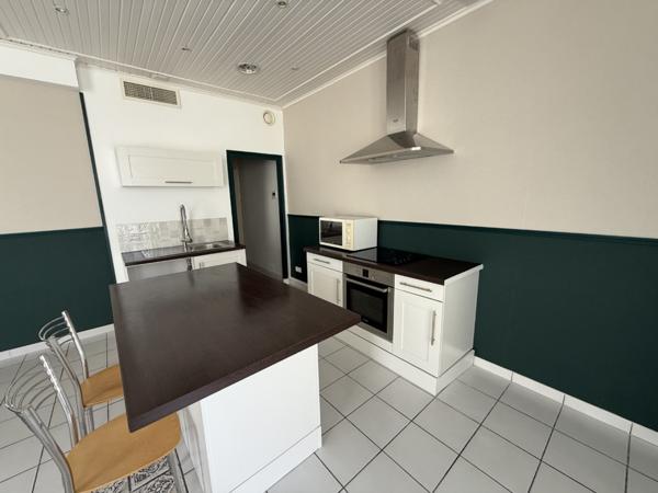 Maison  5 pièce(s)  2 chambre(s)  94 m²