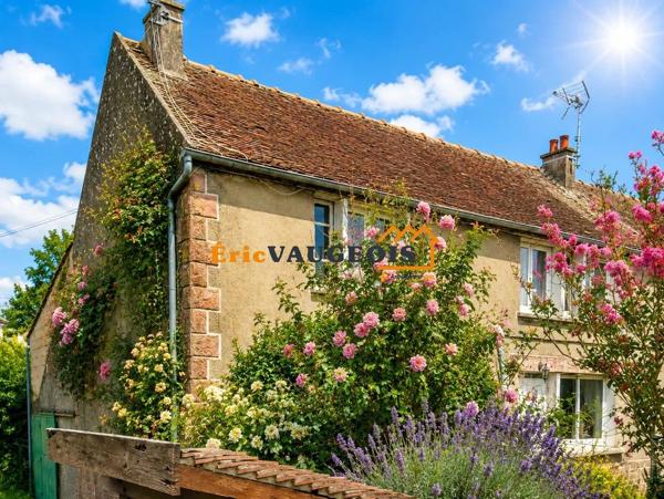 Vente                                                      Maison de village
                        
                     4 pièces                      106 m2                     à Rozay-en-Brie
