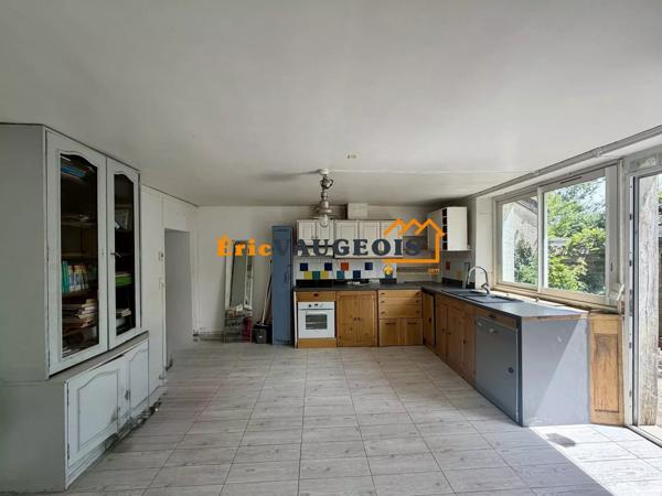 Vente                                                      Maison de village
                        
                     4 pièces                      106 m2                     à Rozay-en-Brie