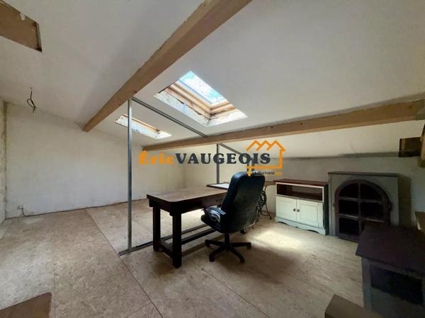 Vente                                                      Maison de village
                        
                     4 pièces                      106 m2                     à Rozay-en-Brie