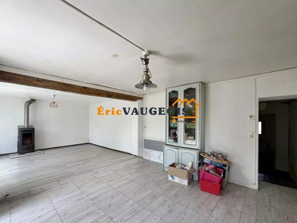 Vente                                                      Maison de village
                        
                     4 pièces                      106 m2                     à Rozay-en-Brie