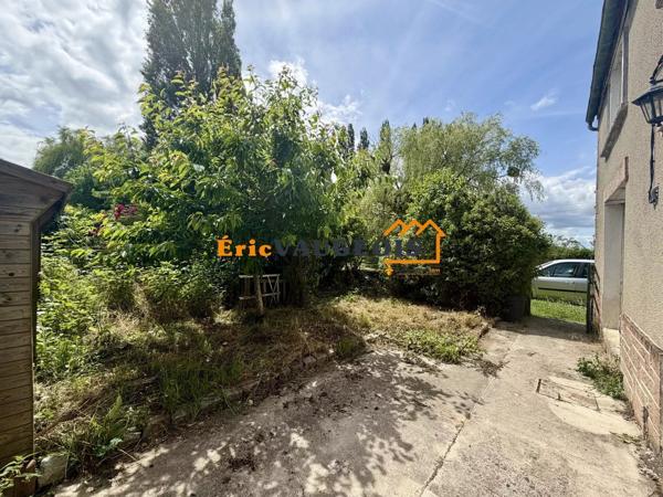 Vente                                                      Maison de village
                        
                     4 pièces                      106 m2                     à Rozay-en-Brie