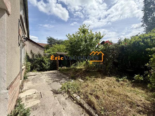 Vente                                                      Maison de village
                        
                     4 pièces                      106 m2                     à Rozay-en-Brie