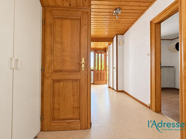 Maison mitoyenne de 91,17 m² avec jardin et dépendance