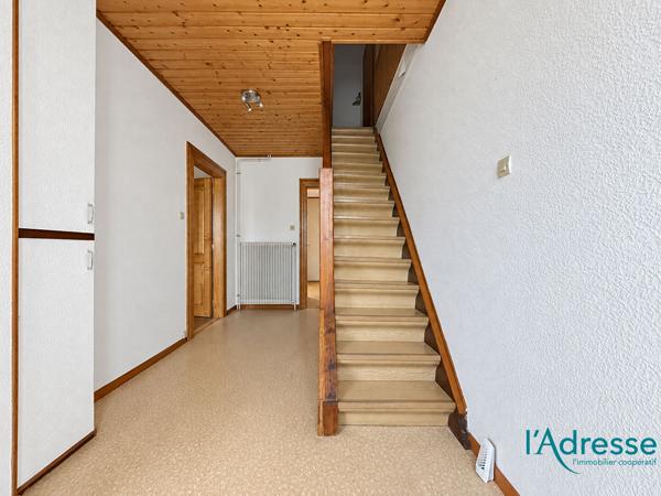 Maison mitoyenne de 91,17 m² avec jardin et dépendance