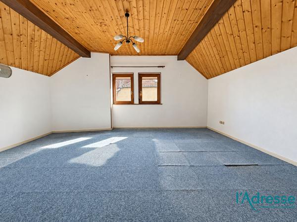 Maison mitoyenne de 91,17 m² avec jardin et dépendance
