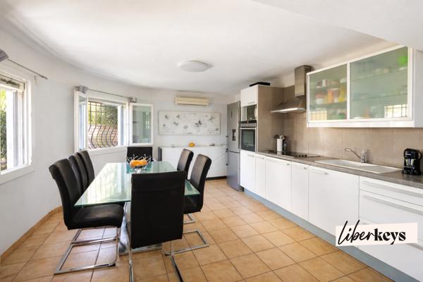 🔥 RARE À MARSEILLE – BAS DE MAISON T4 + JARDIN + PARKING MULTIPLE 🔥