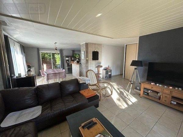 Maison à vendre à Baugé-en-Anjou dans le Maine-et-Loire (49150), ref : LB/2557   
centre