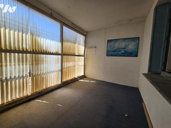 SAINT-NAZAIRE, proche du parc paysager, maison à rénover. 