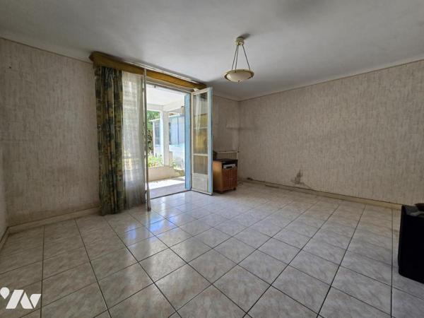 SAINT-NAZAIRE, proche du parc paysager, maison à rénover. 