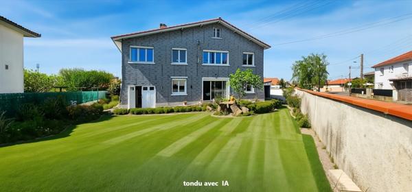 Maison à vendre 10 pièces AUREILHAN (65) composée de 2 appartements indépendants