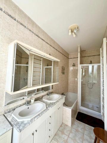 Maison à louer    6 pièces •    Pessac