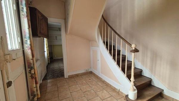 Vente                                                      Ferme
                        
                     9 pièces                      193 m2                     à Neufchâtel-en-Bray