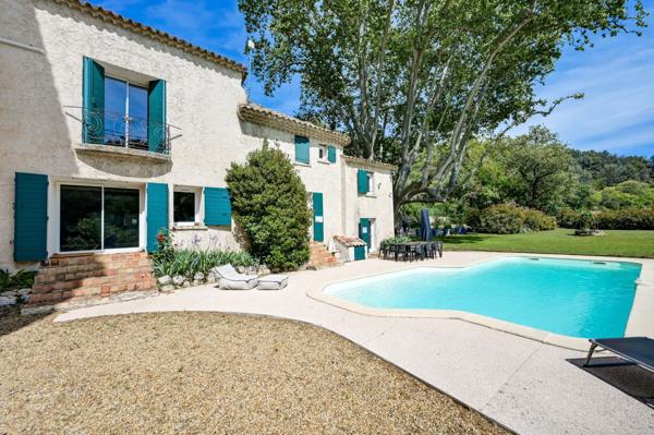 Vente Maison de luxe Ventabren 7 Pièces 218 m²
