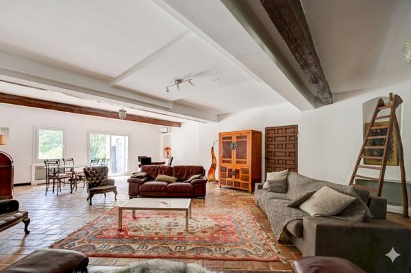 Vente Maison de luxe Ventabren 7 Pièces 218 m²
