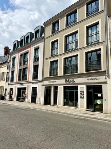 Vente                                                      Appartement
                        
                     4 pièces                      91 m2                     à Fontainebleau