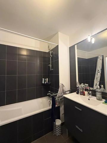 Vente                                                      Appartement
                        
                     4 pièces                      91 m2                     à Fontainebleau