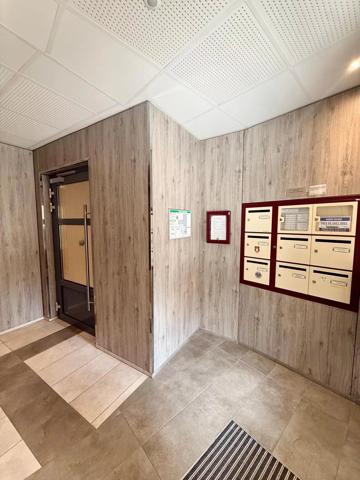 Vente                                                      Appartement
                        
                     4 pièces                      91 m2                     à Fontainebleau