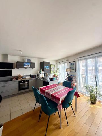 Vente                                                      Appartement
                        
                     4 pièces                      91 m2                     à Fontainebleau