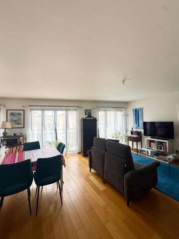 Vente                                                      Appartement
                        
                     4 pièces                      91 m2                     à Fontainebleau