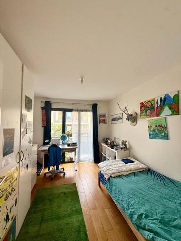 Vente                                                      Appartement
                        
                     4 pièces                      91 m2                     à Fontainebleau