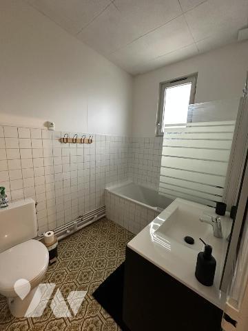 LISIEUX CENTRE VILLE BEL APPARTEMENT T3 RENOVE 57m² + AVEC TERRASSE loué 700 € / mois