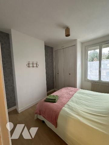 LISIEUX CENTRE VILLE BEL APPARTEMENT T3 RENOVE 57m² + AVEC TERRASSE loué 700 € / mois