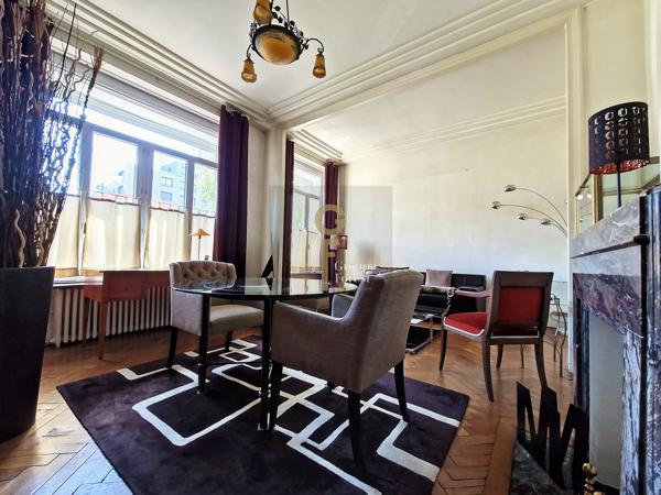 REZ DE CHAUSSEE AVEC COUR A ST MAUR