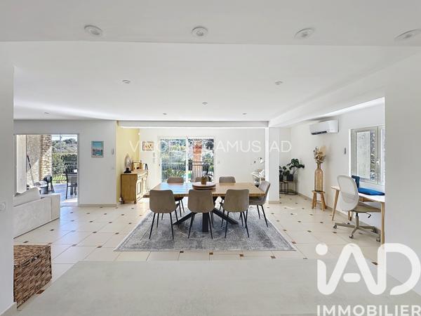 Maison à vendre 10 pièces 260 m² Sanary-sur-Mer