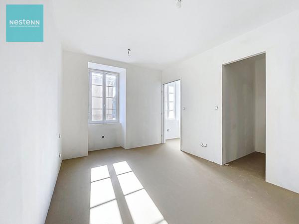 Appartement à vendre T2 RDC 45m², cour et parking, centre Villefranche De Lauragais