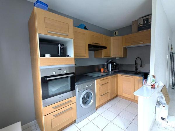 APPARTEMENT 2 PIECES - STATIONNEMENT - BALCON