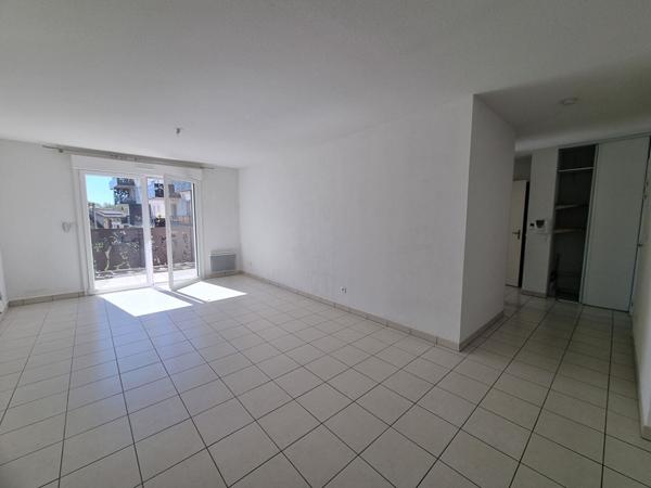Narbonne , quai d'Alsace, Appartement 3 pièces plein sud, avec terrasse et parking