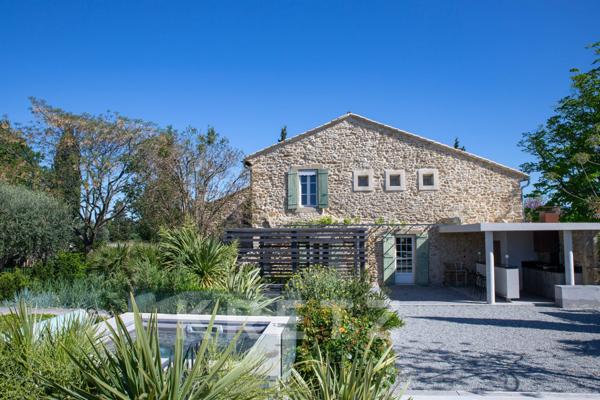 Propriété d'exception - restauration de charme - piscine et jardin paysagé - vue panoramique