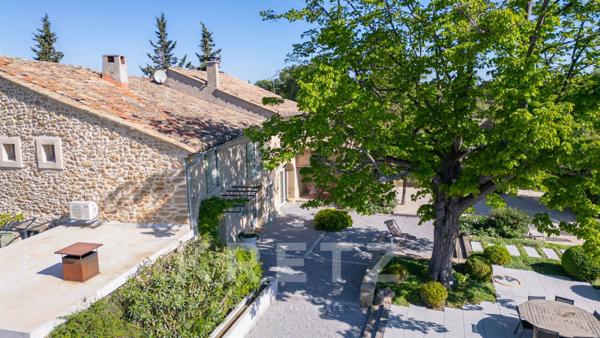 Propriété d'exception - restauration de charme - piscine et jardin paysagé - vue panoramique