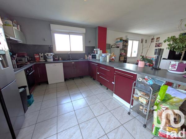 Maison 7 pièces de 180 m² à Balanzac (17600)