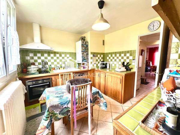 Bel appartement lumineux, refait avec des matériaux de qualité.