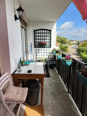 Bel appartement lumineux, refait avec des matériaux de qualité.