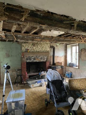 LONGERE A RENOVER AVEC TERRAIN