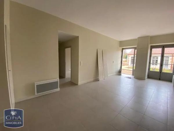 Appartement à louer 3 pièces 65.7m² Fontenay-le-Comte (85200)