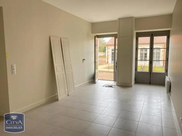 Appartement à louer 3 pièces 65.7m² Fontenay-le-Comte (85200)