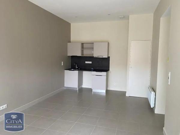 Appartement à louer 3 pièces 65.7m² Fontenay-le-Comte (85200)