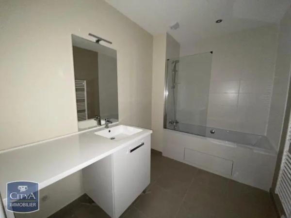 Appartement à louer 3 pièces 65.7m² Fontenay-le-Comte (85200)