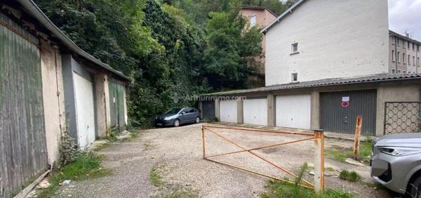 Location                                                      Garage
                        
                                         14 m2                     à Vienne