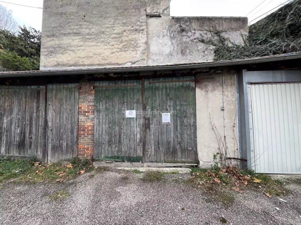 Location                                                      Garage
                        
                                         14 m2                     à Vienne